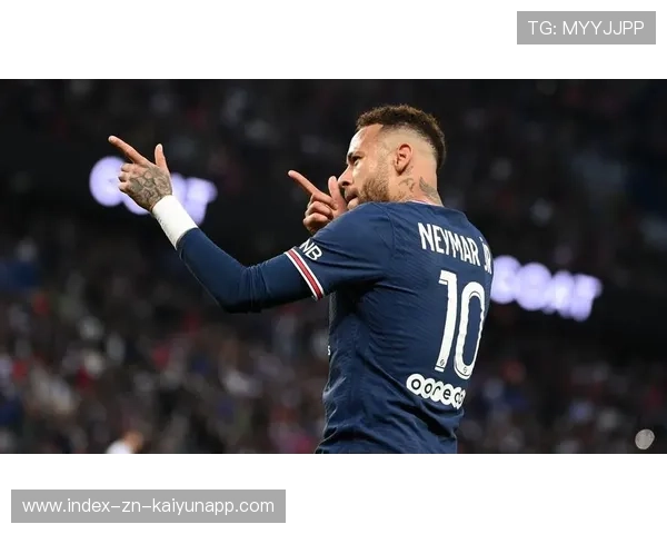 内马尔脚外侧一磕形成直塞，巴西攻势立刻提速