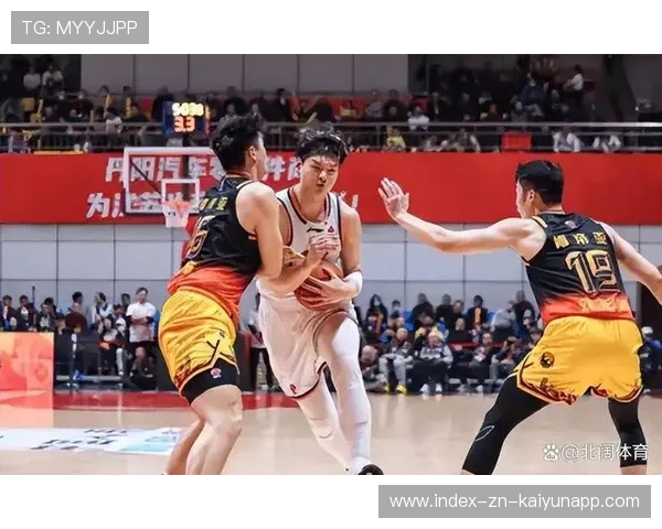 替补后卫突然爆红，粉丝称其为“隐藏BOSS”